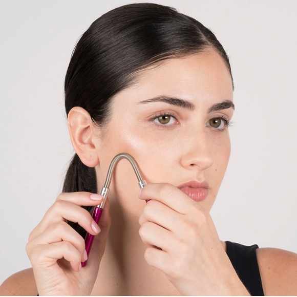 NEW TWEEZERMAN - Smooth Finish Facial Hair Remover - Picture 6 of 8